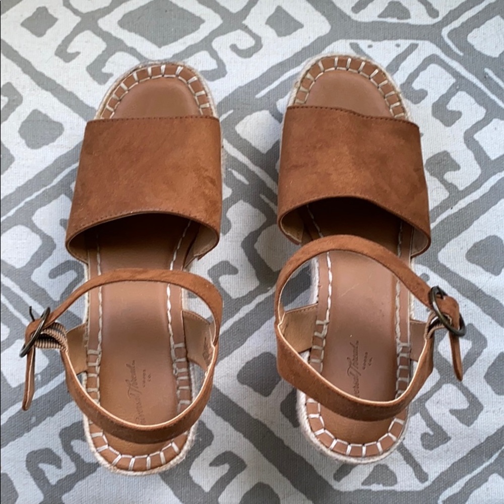 Target Universal Thread Tan Wedges